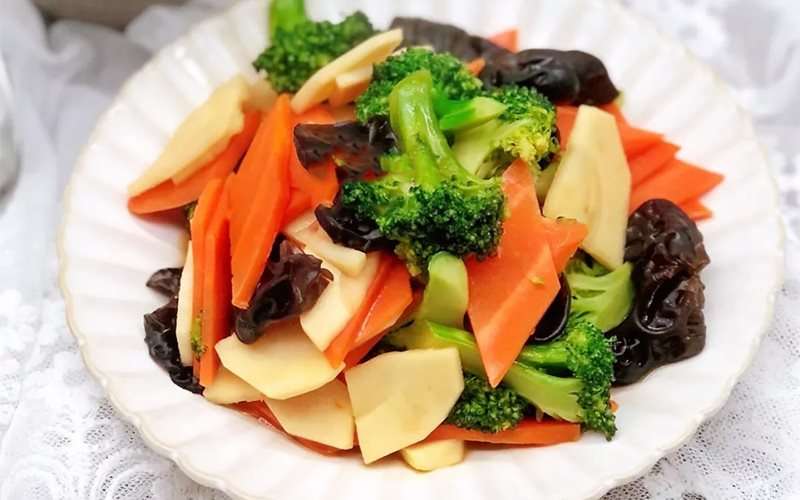 Măng xào nấm mèo rau củ