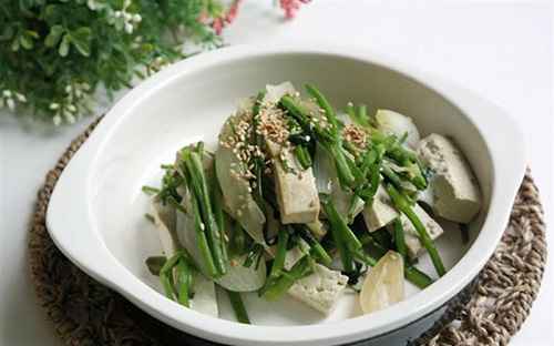 Rau cần tây xào đậu hủ, món ăn bổ dưỡng của người ăn chay