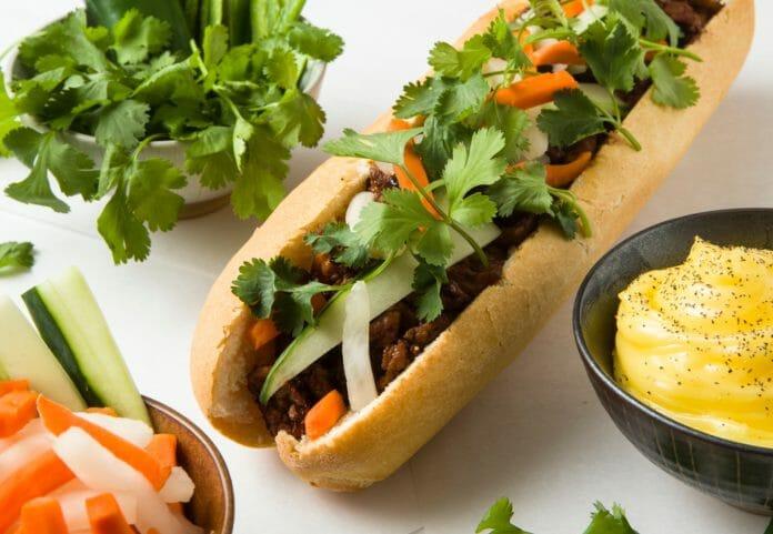 Bánh mì thịt có rau ngò rí có tác dụng gì