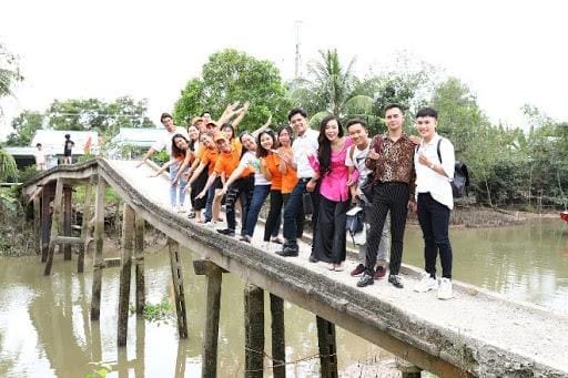 Đóng góp xây cầu