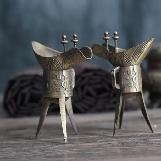 Ly uống rượu 3 chân thường thấy trong phim Trung Quốc