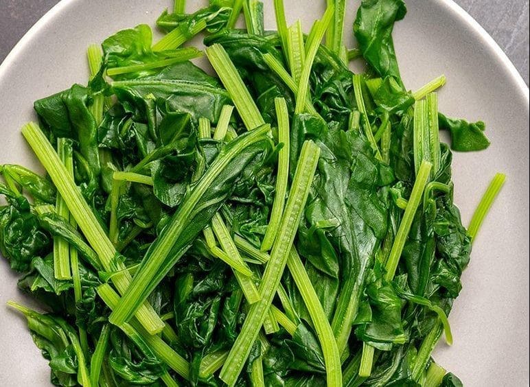 Cải bó xôi (rau chân vịt) luộc