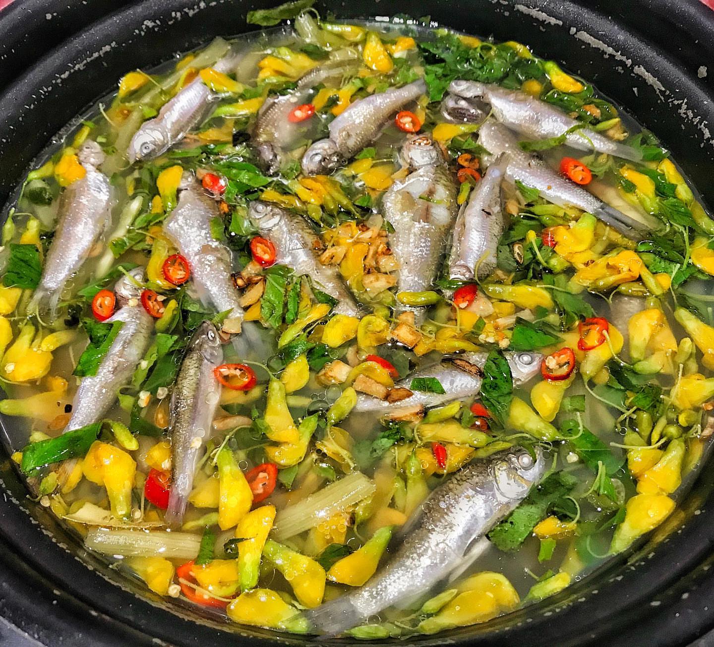 Canh chua bông điên điển cá linh