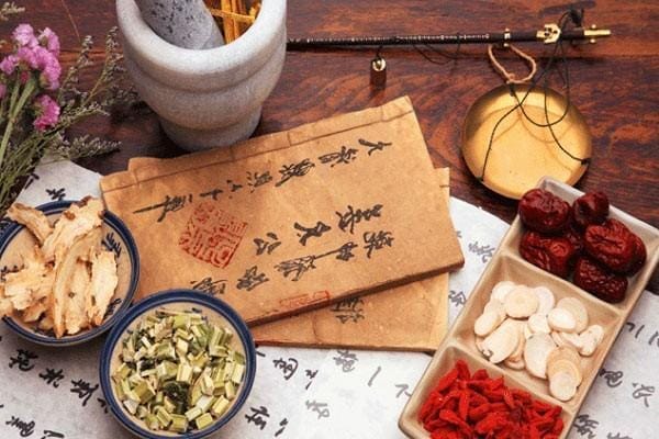 Dùng thuốc Đông y