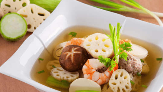 Củ sen nấu canh với tôm